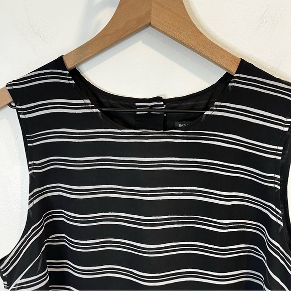 Women’s | Banana Republic Striped Sleeveless Top | Medium - Picture 2 of 9